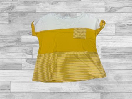 Top Short Sleeve Basic By Clothes Mentor In White & Yellow, Size: M Hot on Sale