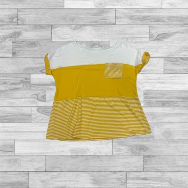 Top Short Sleeve Basic By Clothes Mentor In White & Yellow, Size: M Hot on Sale