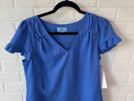 Top Short Sleeve By Cece In Blue, Size: S For Sale