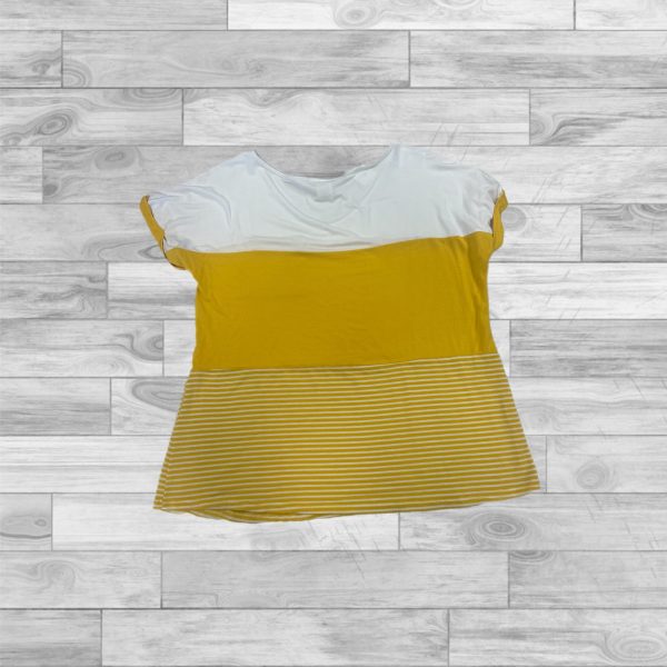 Top Short Sleeve Basic By Clothes Mentor In White & Yellow, Size: M Hot on Sale