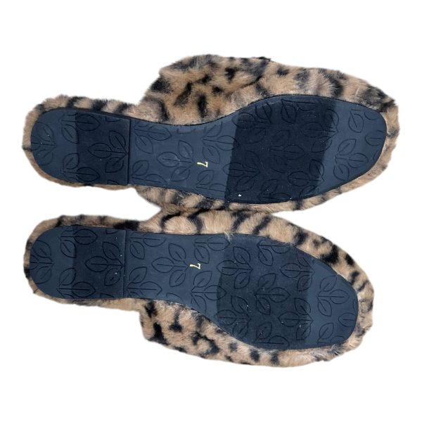 Slippers By Clothes Mentor In Animal Print, Size: 7 Online Sale